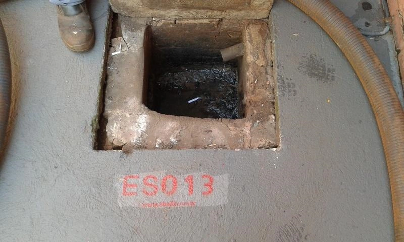 Desentupidora de esgoto